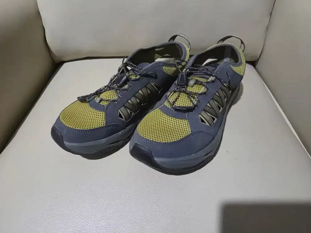 Sepatu decathlon size 43