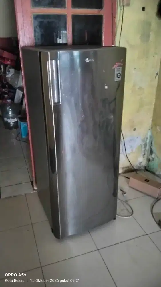 Kulkas frezer merk LG