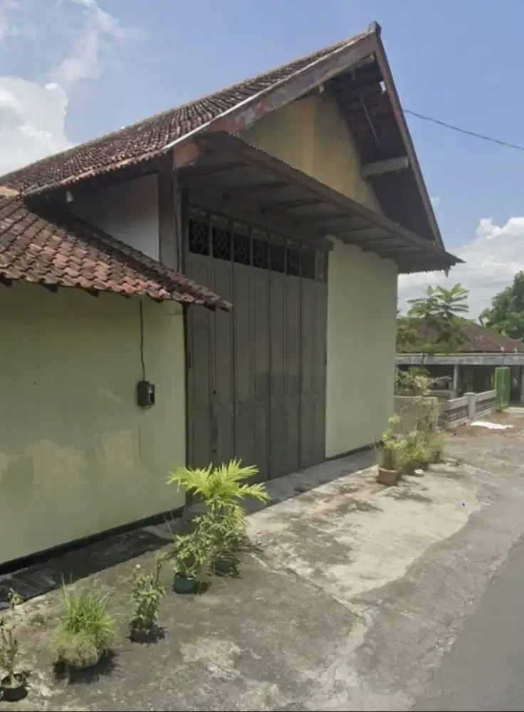 Gudang Besar Strategis