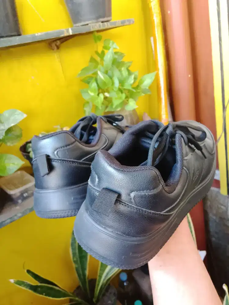 Sepatu fullback Duff