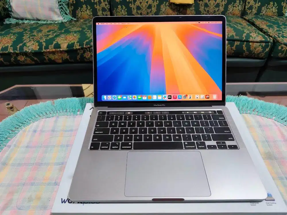 macbook pro 2020 touchbar retina