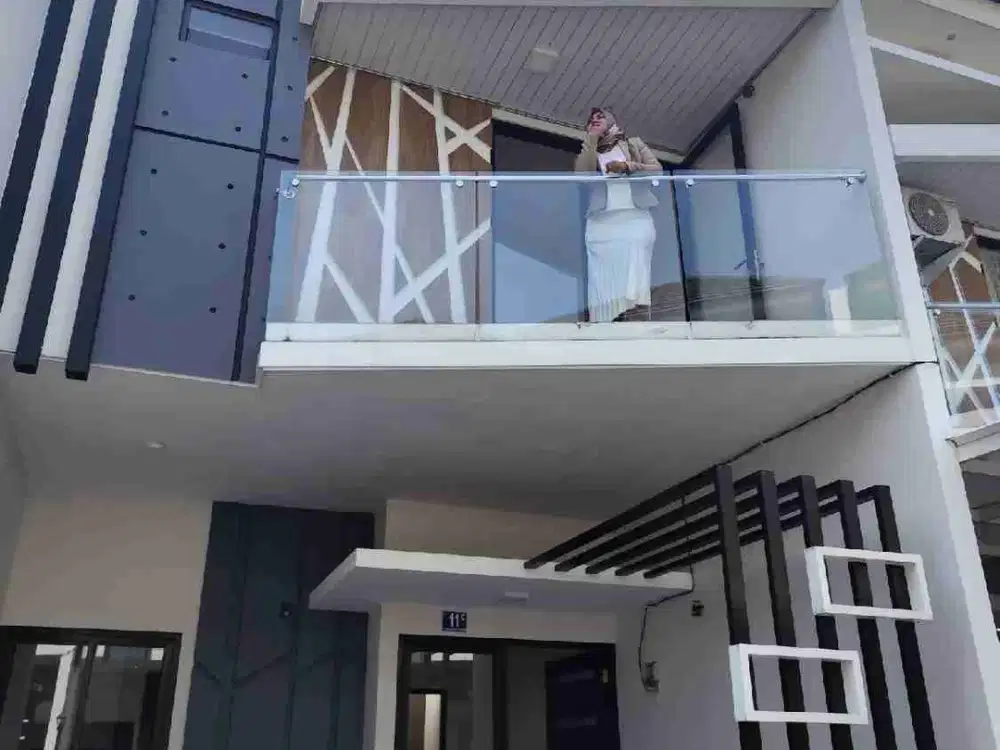 rumah siap huni dua lantai 5 menit ke petra surabaya