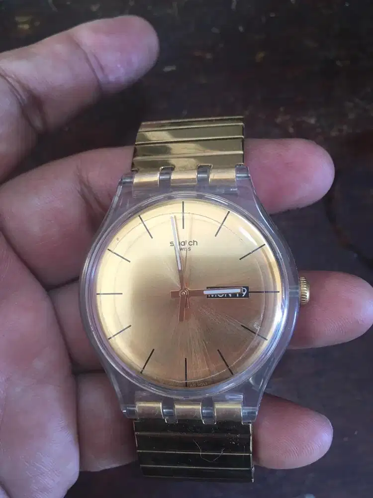 Swatch Emas diameter besar