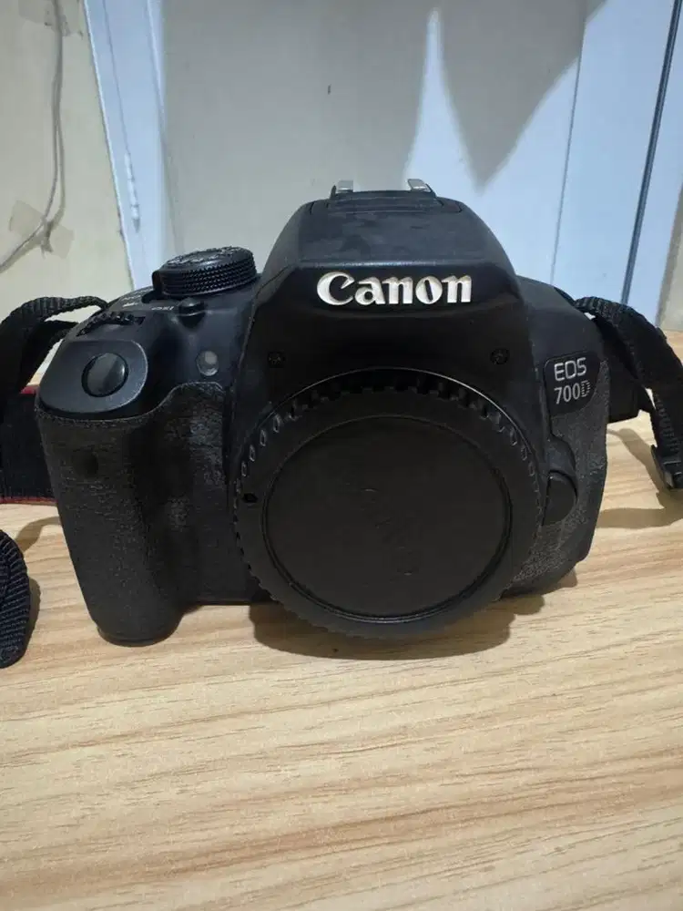Dijual Kamera Canon EOS 700D – Kondisi Bagus, Paket Lengkap!