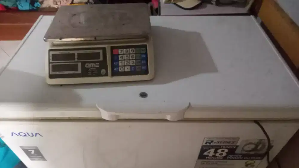 Freezer dan timbangan digital