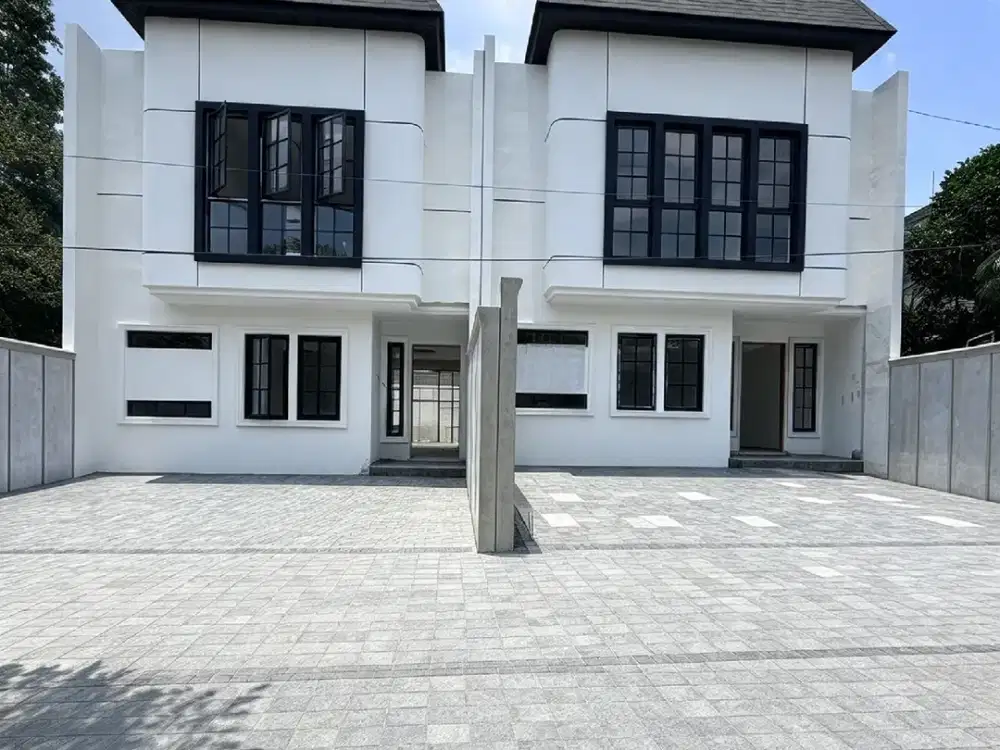 RUMAH MEWAH TROPIS MODERN 2 LANTAI PREMIUM DI JALAN DAMAI DEKAT JALAN KALIURANG KM. 8