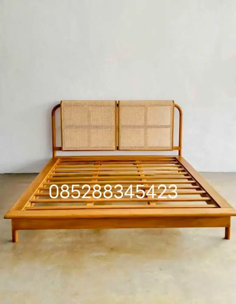 Tempat tidur jati