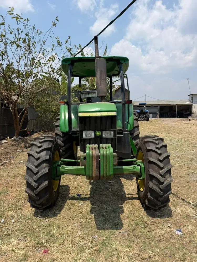 Traktor johndeere 6100
