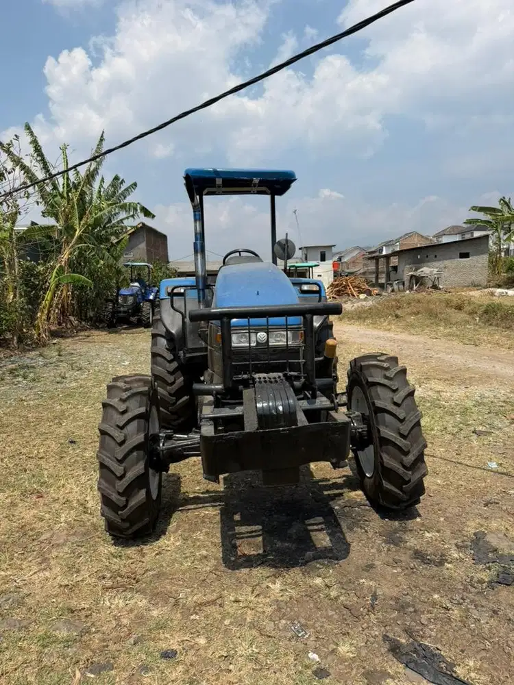 Traktor holland ts6000 90hp