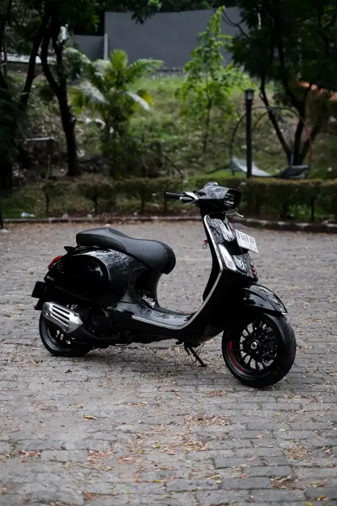 VESPA SPRINT LIMITED CARBON EDITION 2018