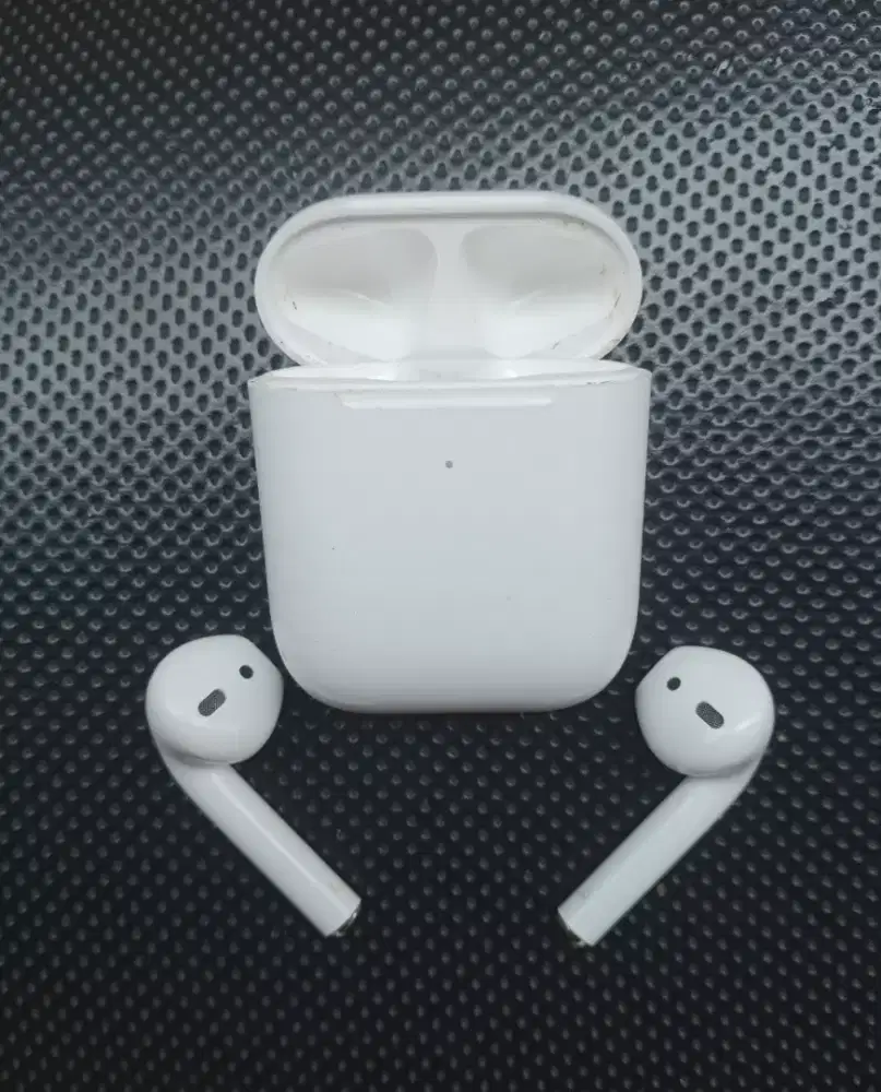 WTS Apple AirPods Gen 2 & Ipod shuffle Original Second (Unit Only)
