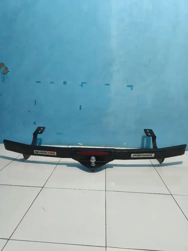 Towing Bar Belakang merek Sevencode model Cobra Style Toyota Fortuner