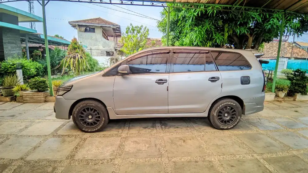 DI JUAL MOBIL BEKAS TOYOTA KIJANG INNOVA BARONG TAHUN 2015