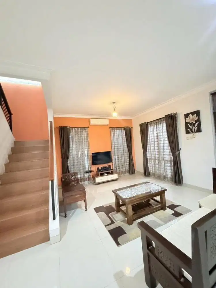Dijual Rumah Lokasi Strategis di Jalan Boulevard Kota Wisata Cibubur