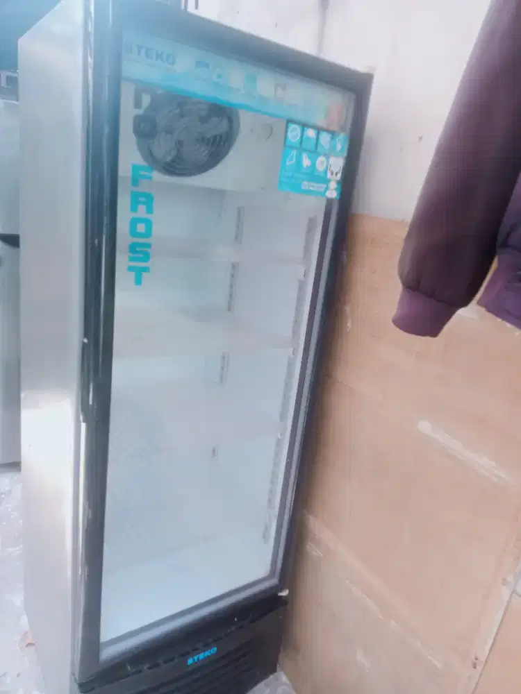 Di jual showcase merk STEKO 4 rak susun NORMAL DINGIN SIAP PAKAI