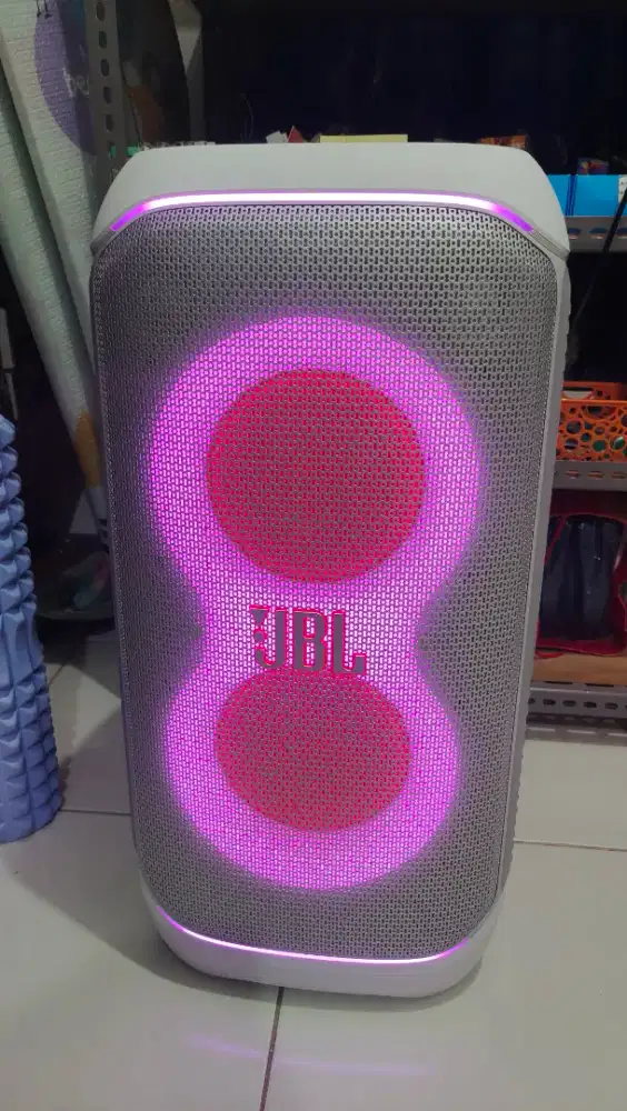 Jbl Partybox 320 portable bluetooth karaoke speaker by Harman