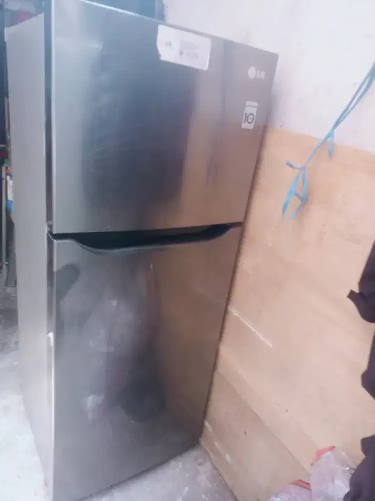 Di jual kulkas 2 pintu merk LG kondisi Normal dingin beku Siap Pakai