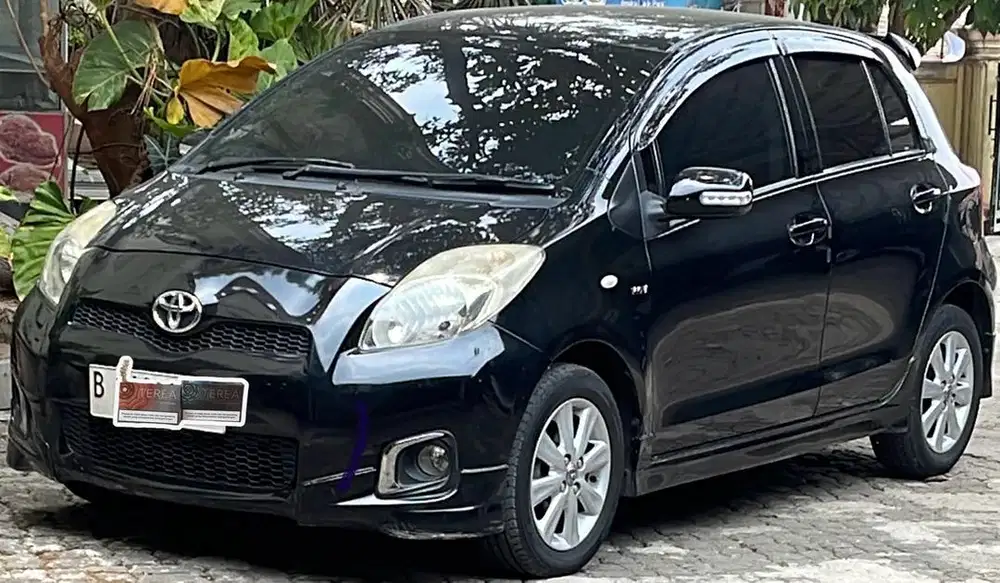 Toyota Yaris E 2012 Hitam (Bakpau)
