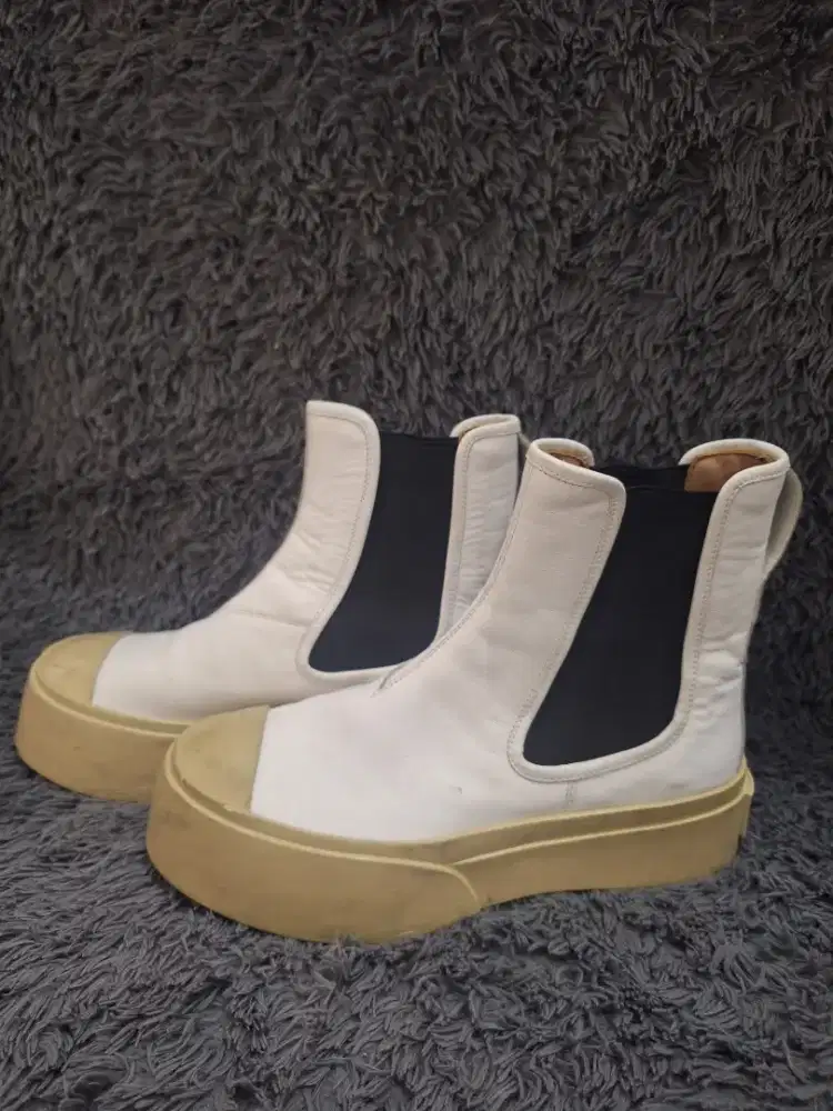 Sepatu Marni White Pablo Chelsea Boots