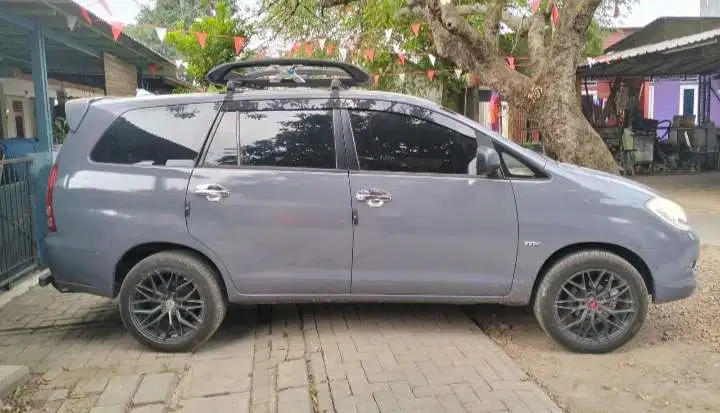 Toyota Kijang Innova 2006 Bensin