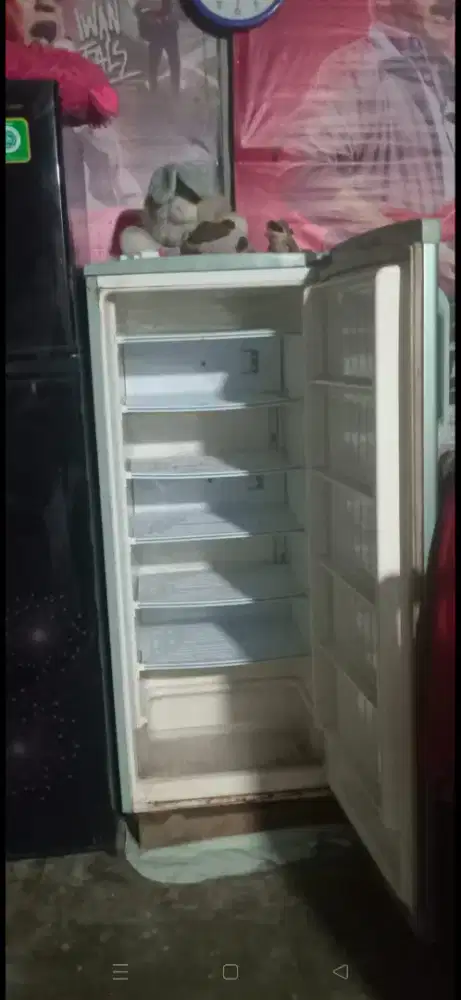 Di jual frizer baru es ORI dan asli merek LG wa,hp buruan