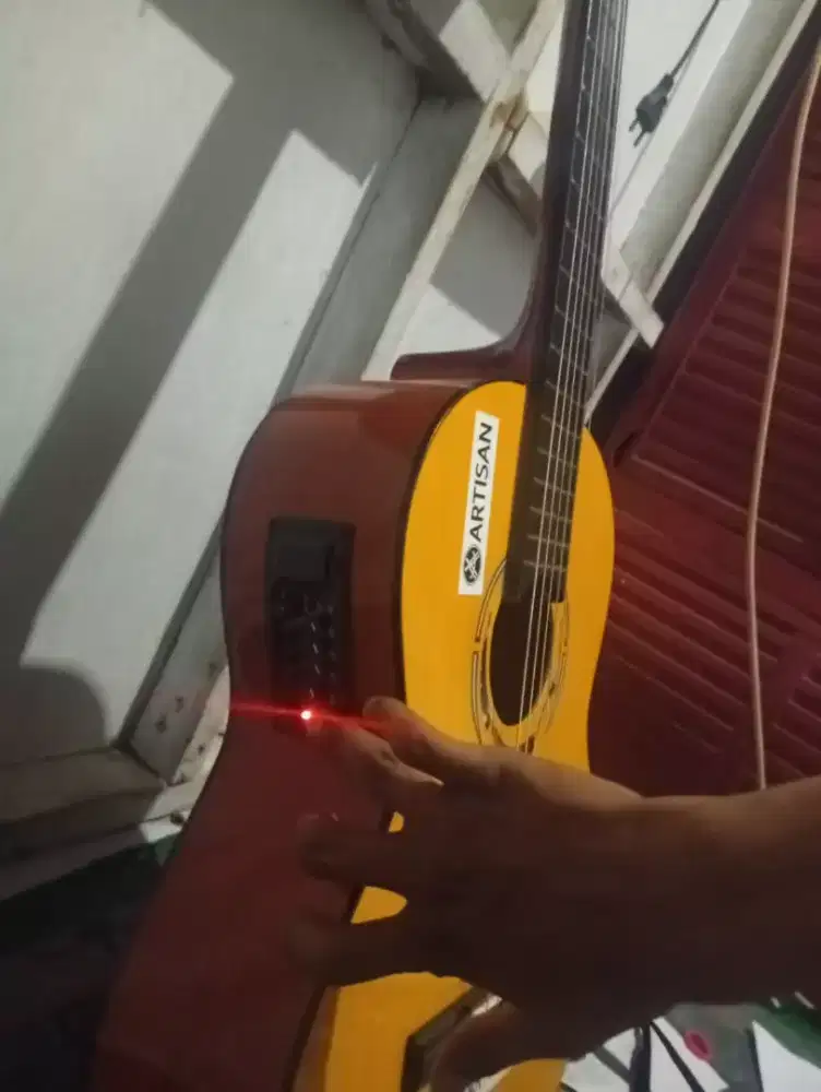 Gitar akustik listrik