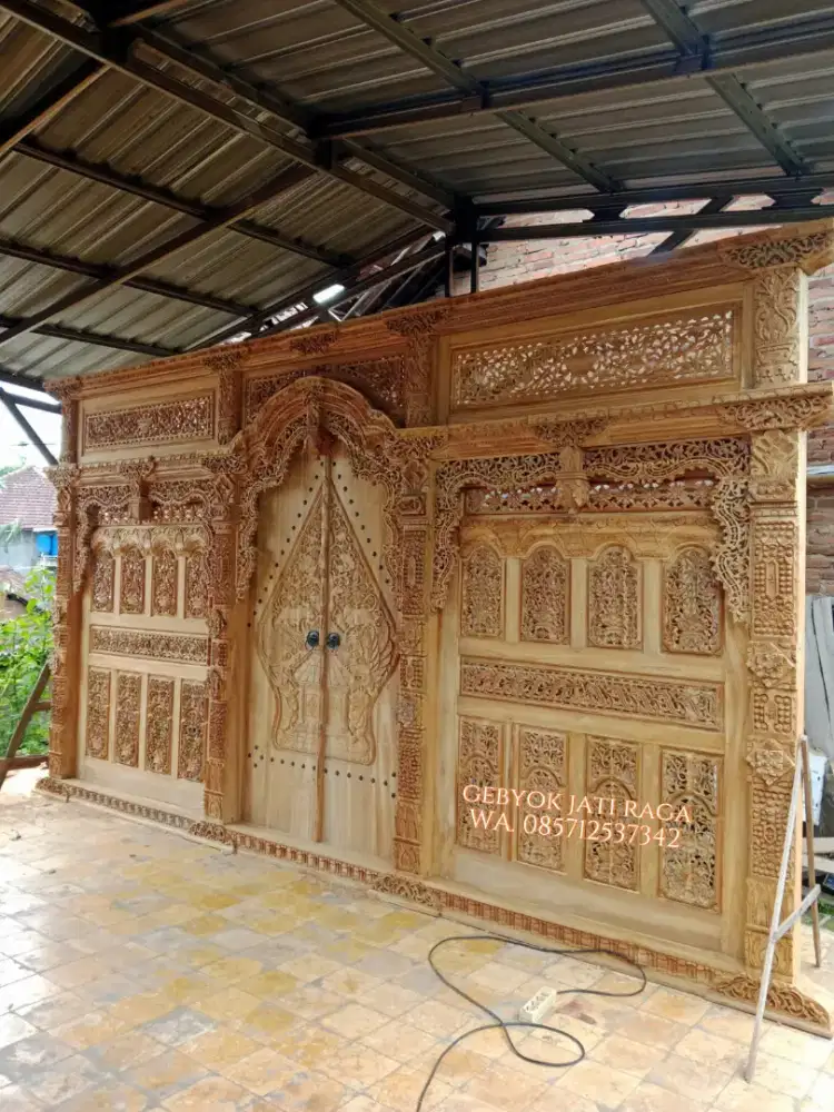 Gebyok Pintu penyekat ruangan