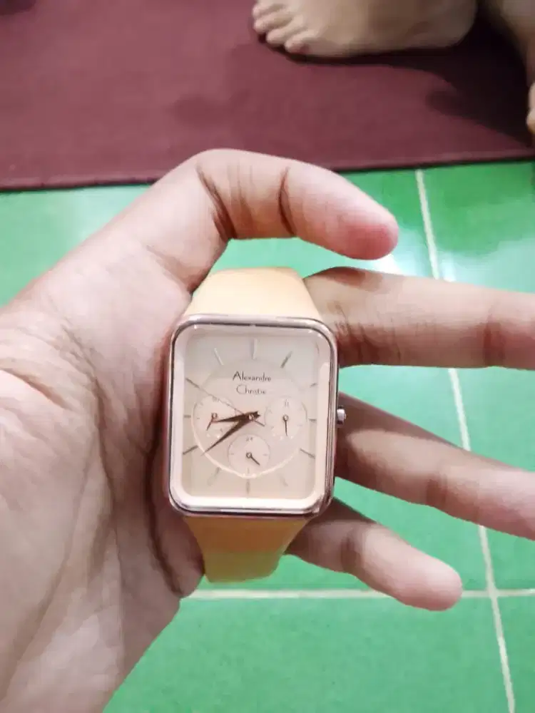 Jam tangan wanita