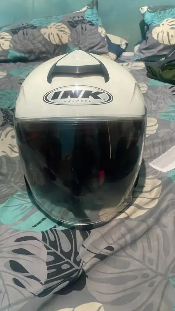 Helm masih seperti baru
