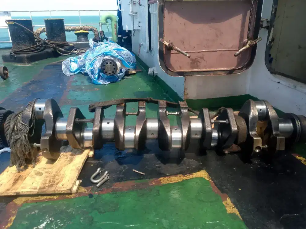 Grinding Crankshaft Marine Engine