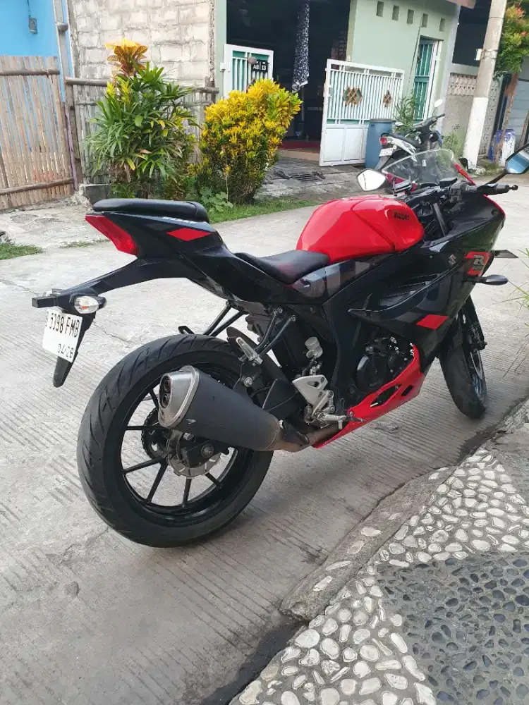 Gsx r150 2023 warna merah
