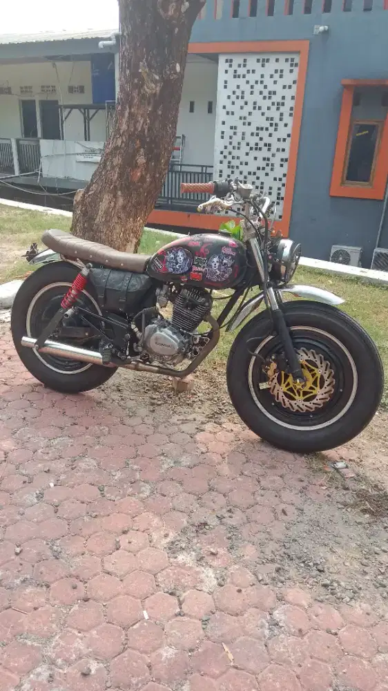 CUSTOM BRITIS GL100