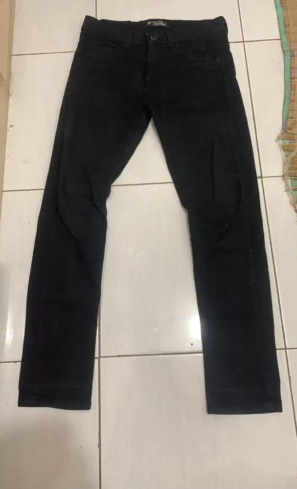 celana skinny warna hitam
