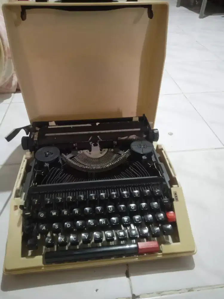 dijual mesin tik jadul merek Brother type writer M2000 deluxe