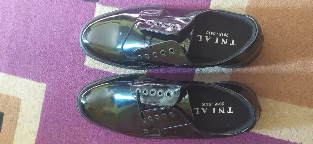 Sepatu pdh pendek