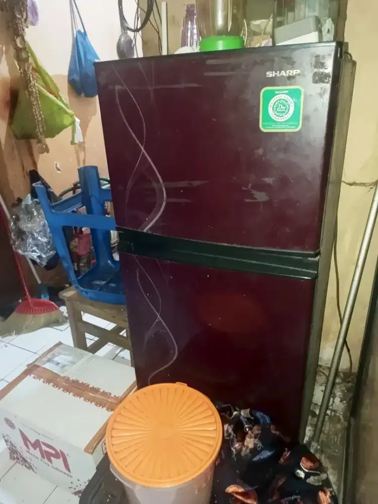 Kulkas dua pintu besar sharp bekas