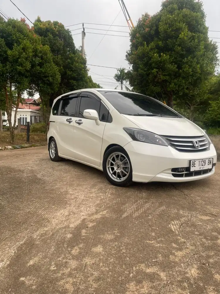 Honda Freed Psd 2010