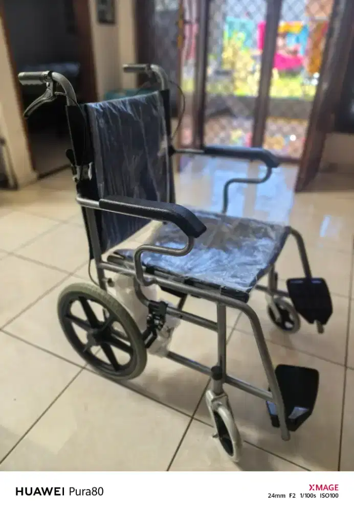 Kursi roda lipat portable