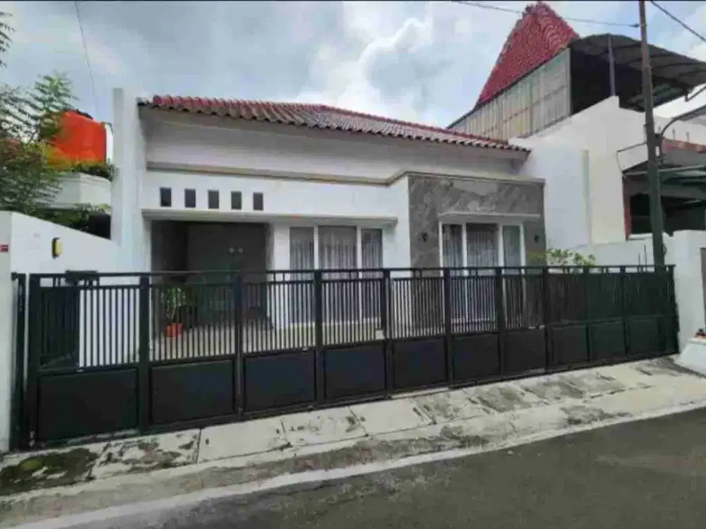 RUMAH CANTIK MEWAH DI JL TENGGER GAJAHMUNGKUR SEMARANG