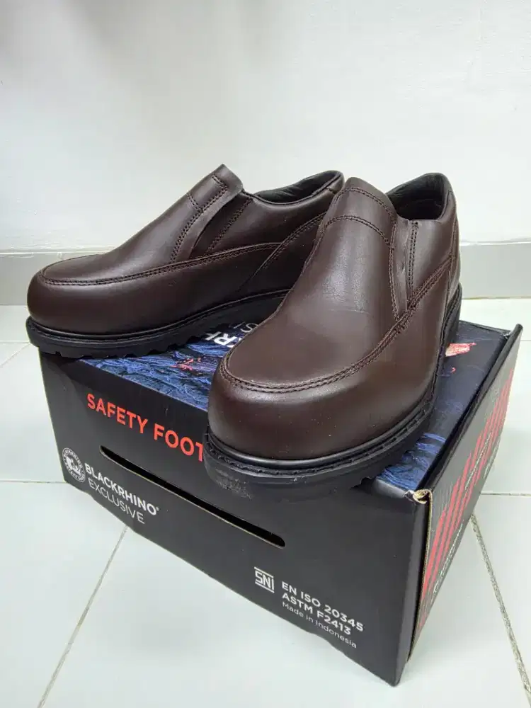 Dijual sepatu safety pendek Black Rhino