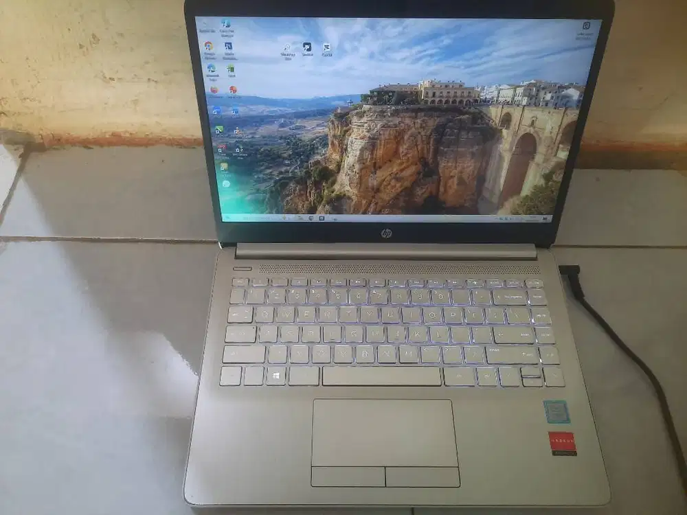 HP 14 inch core i7 1Tb+128Gb Essential