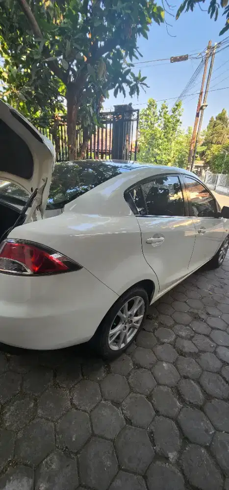 DI JUAL MAZDA 2 TAHUN 2011