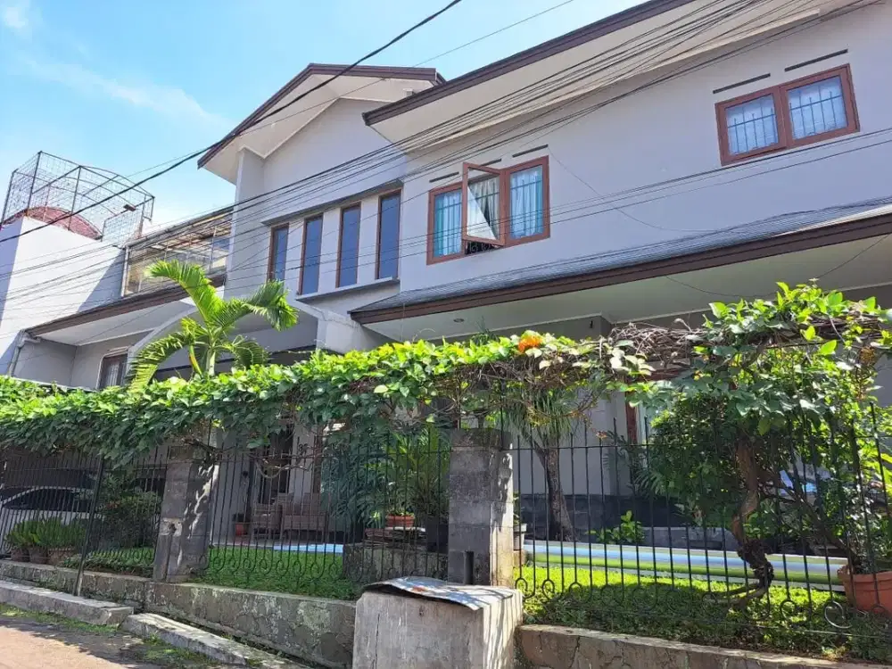 Dijual Rumah di Tubagus Ismail XIV, Mewah American Classic 4,5 Lantai
