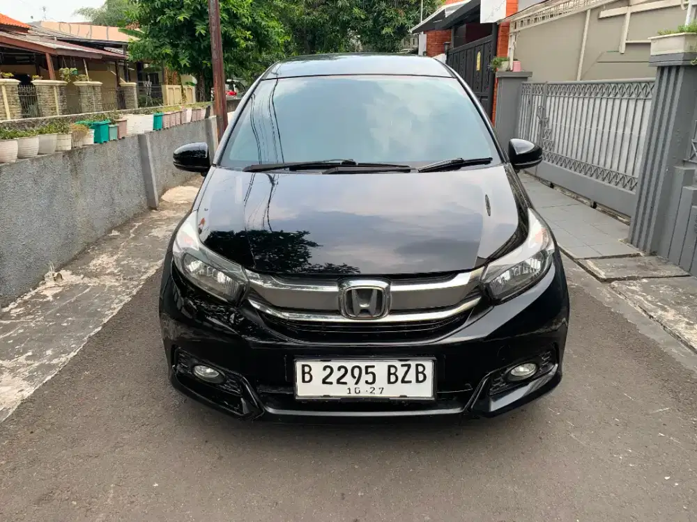 Honda Mobilio E CVT AT Hitam