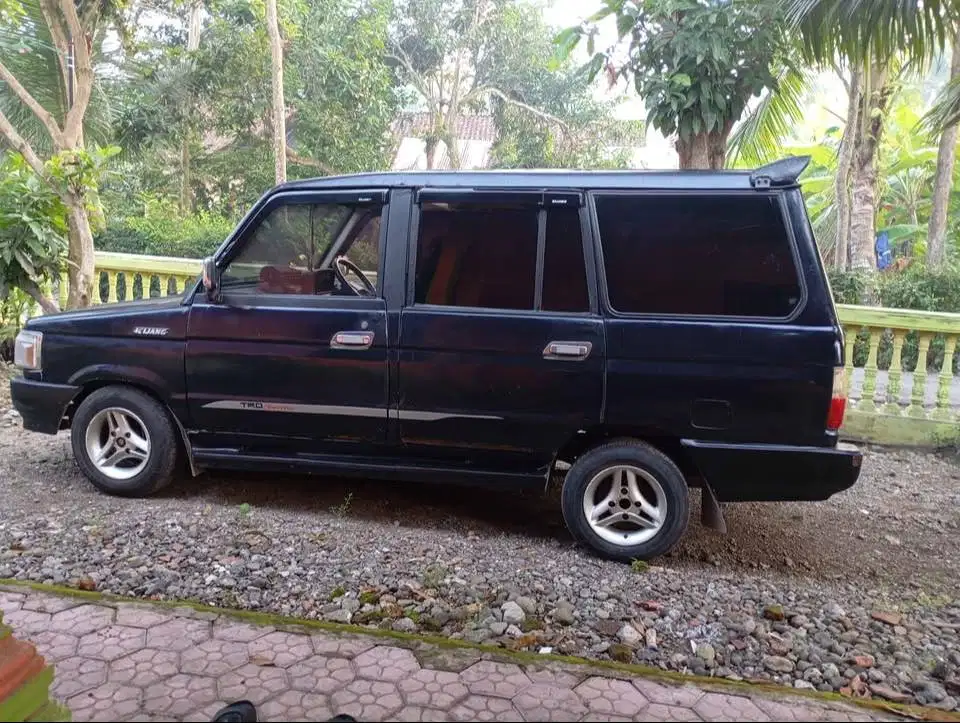 DIJUAL TOYOTA KIJANG SUPER 1990 — BIRU TUA