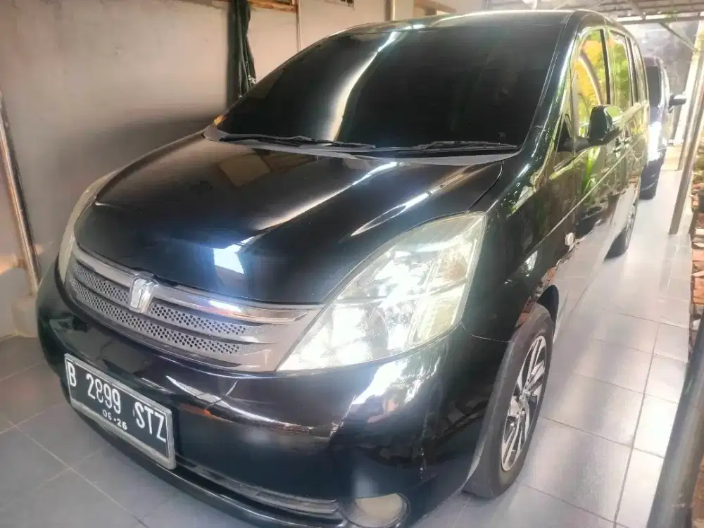 Toyota ISIS automatic 1800cc CBU 2006