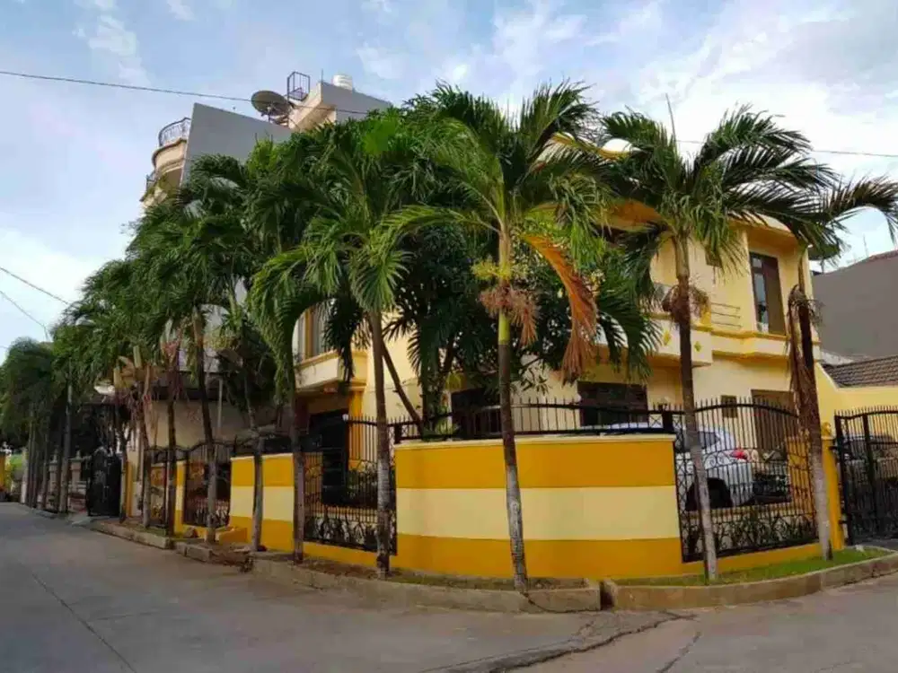 RUMAH MEWAH LUAS 20 X 15M² DI DUTA  MAS JELAMBAR
