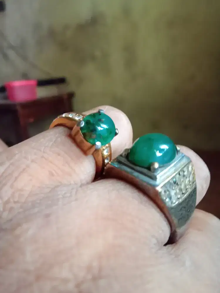 Sepasang batu bacan tembus