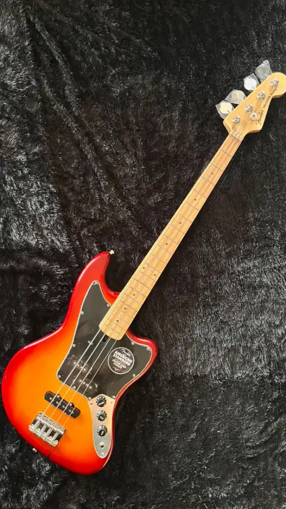 Bass fender jaguar 4strings custom