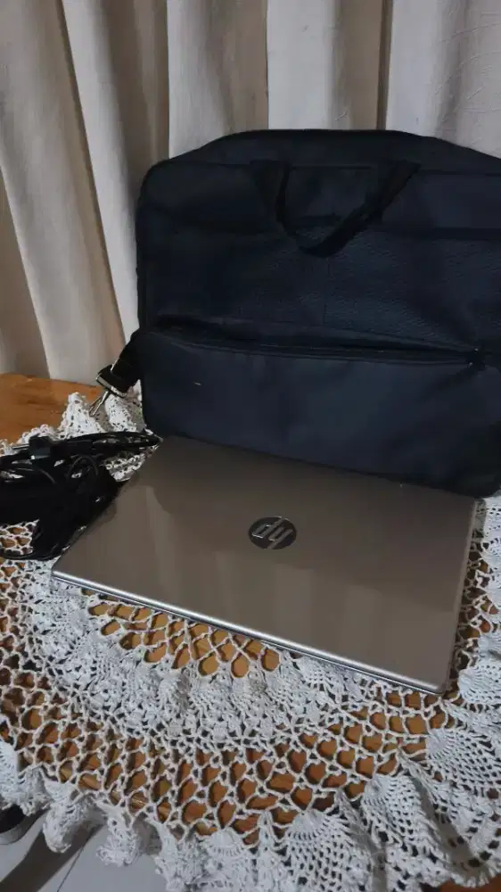 Laptop HP Athlon Silver 7120U AMD Radeon 8/512 Gold